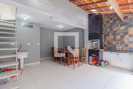 Casa à venda com 200m², 3 quartos e 2 vagas Casa à venda com 200m², 3 quartos e 2 vagasQuintal