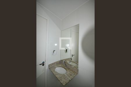 Casa para alugar com 61m², 2 quartos e 1 vaga Casa para alugar com 61m², 2 quartos e 1 vagaBanheiro Social -1