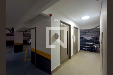 Apartamento à venda com 136m², 4 quartos e 1 vaga Apartamento à venda com 136m², 4 quartos e 1 vagaÁrea comum - Elevadores da garagem