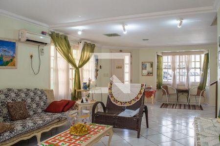 Sala de casa à venda com 3 quartos, 320m² em Ipanema, Porto Alegre