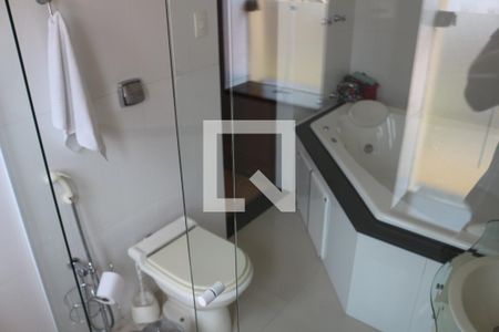 Casa à venda com 400m², 4 quartos e 4 vagasBanheiro da Suíte 1