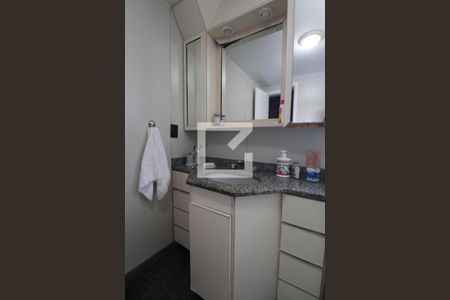 Casa de condomínio à venda com 175m², 4 quartos e 1 vagaBanheiro 1