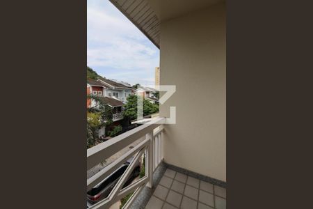 Casa de condomínio à venda com 175m², 4 quartos e 1 vagavaranda da suite 2