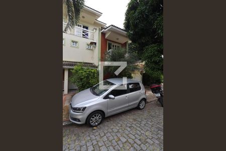 Casa de condomínio à venda com 175m², 4 quartos e 1 vagaFachada