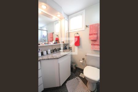 Casa de condomínio à venda com 175m², 4 quartos e 1 vagaBanheiro da Suíte 1