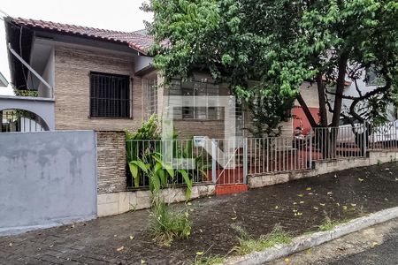 Casa para alugar com 320m², 3 quartos e 3 vagas Casa para alugar com 320m², 3 quartos e 3 vagasFachada