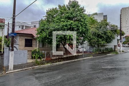 Casa para alugar com 320m², 3 quartos e 3 vagas Casa para alugar com 320m², 3 quartos e 3 vagasFachada