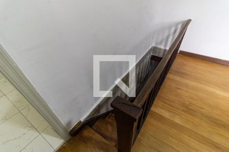 Casa para alugar com 320m², 3 quartos e 3 vagas Casa para alugar com 320m², 3 quartos e 3 vagasEscada