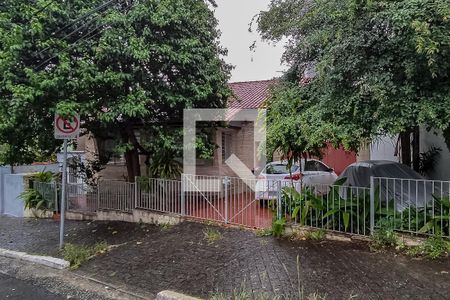 Casa para alugar com 320m², 3 quartos e 3 vagas Casa para alugar com 320m², 3 quartos e 3 vagasFachada