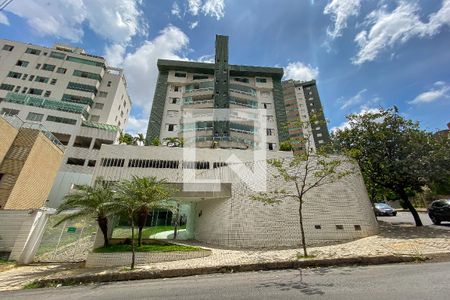 Apartamento para alugar com 139m², 3 quartos e 4 vagas Apartamento para alugar com 139m², 3 quartos e 4 vagasFachada