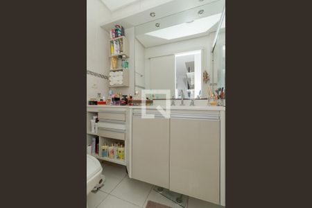 Banheiro da Suíte de apartamento à venda com 2 quartos, 71m² em Cristo Redentor, Porto Alegre