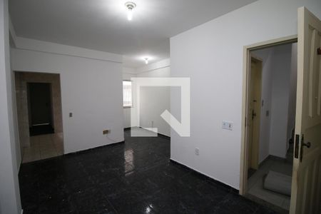 Sala de apartamento para alugar com 1 quarto, 63m² em Brás de Pina, Rio de Janeiro