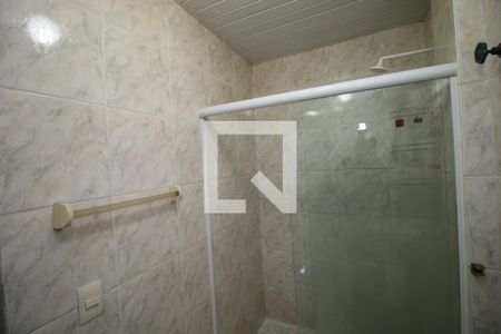 Banheiro de apartamento para alugar com 1 quarto, 63m² em Brás de Pina, Rio de Janeiro