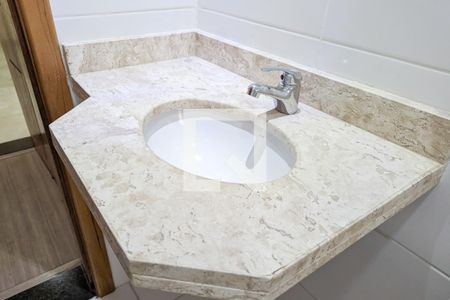 Apartamento à venda com 81m², 3 quartos e 1 vaga Apartamento à venda com 81m², 3 quartos e 1 vagaBanheiro da suíte