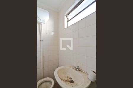 Casa à venda com 213m², 2 quartos e 2 vagas Casa à venda com 213m², 2 quartos e 2 vagasSalão - banheiro