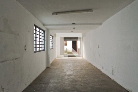 Casa à venda com 213m², 2 quartos e 2 vagas Casa à venda com 213m², 2 quartos e 2 vagasSalão