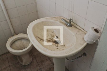 Casa à venda com 213m², 2 quartos e 2 vagas Casa à venda com 213m², 2 quartos e 2 vagasSalão - banheiro