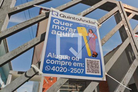 Casa à venda com 213m², 2 quartos e 2 vagas Casa à venda com 213m², 2 quartos e 2 vagasFachada