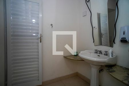 Banheiro de casa à venda com 3 quartos, 250m² em Vila Progresso, Niterói