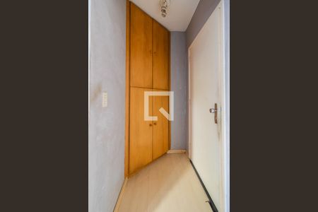 Corredor de kitnet/studio para alugar com 1 quarto, 26m² em Centro Histórico, Porto Alegre