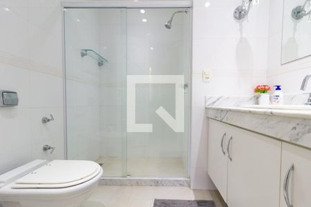 Banheiro da suíte 1 de apartamento para alugar com 3 quartos, 118m² em Leblon, Rio de Janeiro