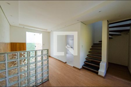 Sala de casa para alugar com 3 quartos, 101m² em Vila Amaral, Belo Horizonte
