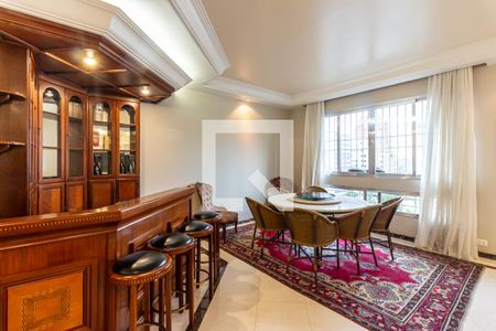 Apartamento à venda com 220m², 3 quartos e 2 vagas Apartamento à venda com 220m², 3 quartos e 2 vagasSala