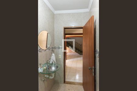 Casa à venda com 250m², 4 quartos e 3 vagas Casa à venda com 250m², 4 quartos e 3 vagasBanheiro