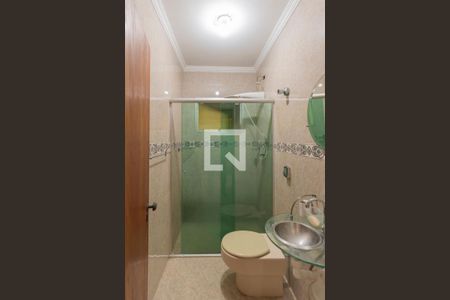 Casa à venda com 250m², 4 quartos e 3 vagas Casa à venda com 250m², 4 quartos e 3 vagasBanheiro