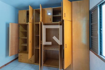 Casa à venda com 250m², 4 quartos e 3 vagas Casa à venda com 250m², 4 quartos e 3 vagasQuarto 1 - Armários