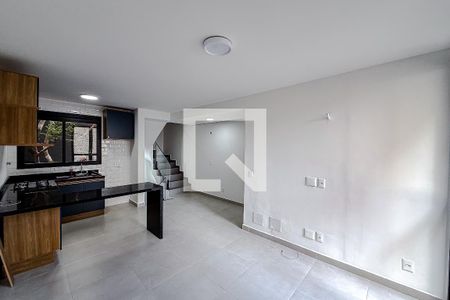 Sala de casa de condomínio à venda com 2 quartos, 60m² em Vila Mariana, São Paulo