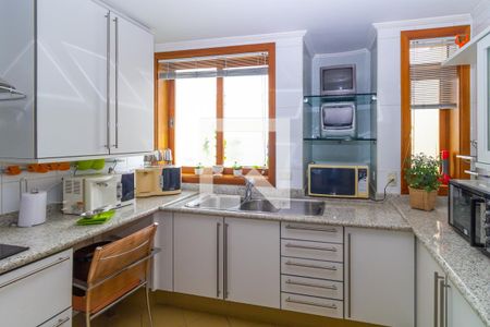 Casa à venda com 365m², 3 quartos e 2 vagas Casa à venda com 365m², 3 quartos e 2 vagasCozinha