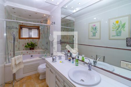 Casa à venda com 365m², 3 quartos e 2 vagas Casa à venda com 365m², 3 quartos e 2 vagasBanheiro da Suíte