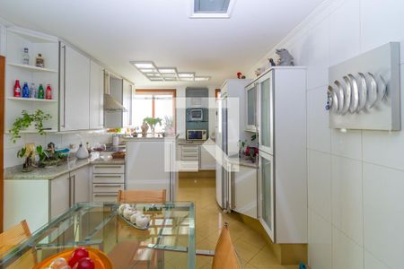 Casa à venda com 365m², 3 quartos e 2 vagas Casa à venda com 365m², 3 quartos e 2 vagasCozinha