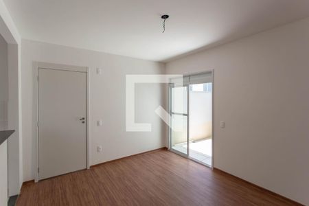 Sala de apartamento para alugar com 3 quartos, 70m² em Jardim Vitoria, Belo Horizonte