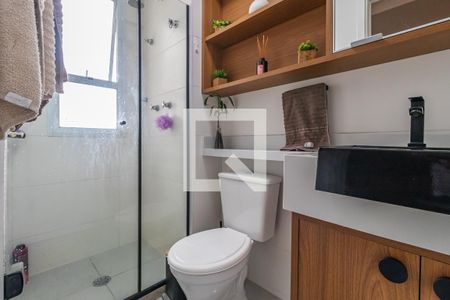Banheiro de apartamento à venda com 1 quarto, 43m² em Jardim Tupanci, Barueri