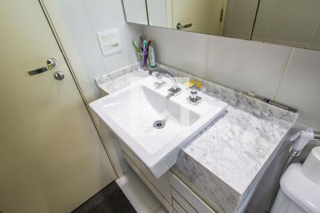 Apartamento à venda com 72m², 2 quartos e 1 vagaDetalhe do Banheiro da Suite