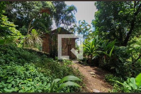 Casa à venda com 160m², 3 quartos e 2 vagas Casa à venda com 160m², 3 quartos e 2 vagasÁrea externa