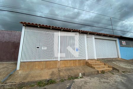Casa para alugar com 183m², 3 quartos e 2 vagasFachada