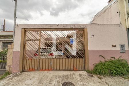 Casa à venda com 265m², 2 quartos e 3 vagas Casa à venda com 265m², 2 quartos e 3 vagasFachada