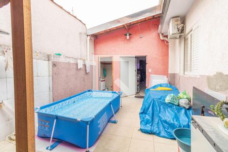 Casa à venda com 265m², 2 quartos e 3 vagas Casa à venda com 265m², 2 quartos e 3 vagasQuintal