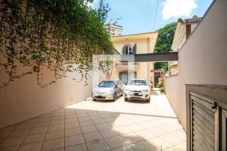 Casa à venda com 350m², 4 quartos e 4 vagas Casa à venda com 350m², 4 quartos e 4 vagasGaragem
