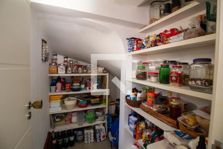 Casa à venda com 350m², 4 quartos e 4 vagas Casa à venda com 350m², 4 quartos e 4 vagasCozinha - Dispensa