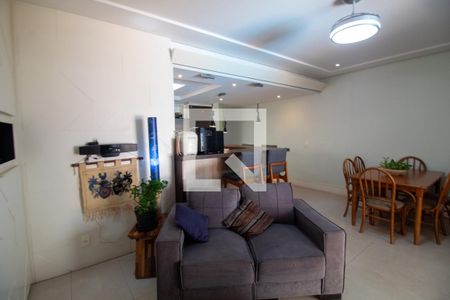 Casa à venda com 350m², 4 quartos e 4 vagas Casa à venda com 350m², 4 quartos e 4 vagasCopa