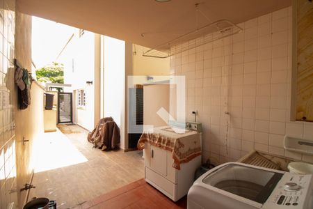 Casa à venda com 350m², 4 quartos e 4 vagas Casa à venda com 350m², 4 quartos e 4 vagasÁrea de Serviço