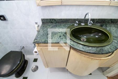 Casa à venda com 350m², 4 quartos e 4 vagas Casa à venda com 350m², 4 quartos e 4 vagasBanheiro