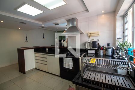 Casa à venda com 350m², 4 quartos e 4 vagas Casa à venda com 350m², 4 quartos e 4 vagasCozinha