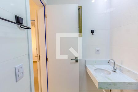 Apartamento para alugar com 75m², 2 quartos e 1 vaga Apartamento para alugar com 75m², 2 quartos e 1 vagaBanheiro da Suíte