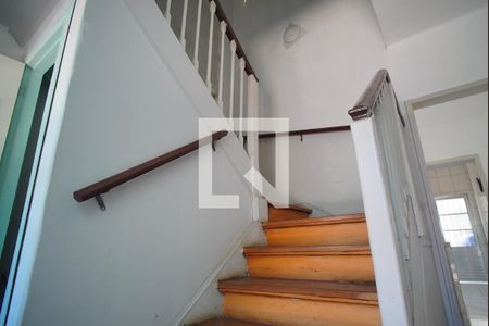 Casa para alugar com 270m², 7 quartos e 6 vagasEscada