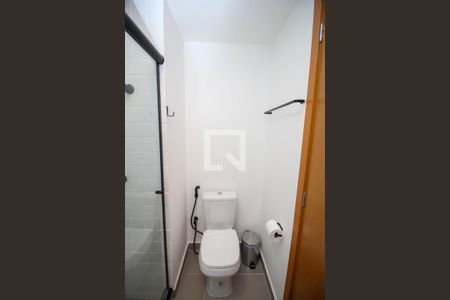 Banheiro de kitnet/studio para alugar com 1 quarto, 30m² em Centro, Rio de Janeiro